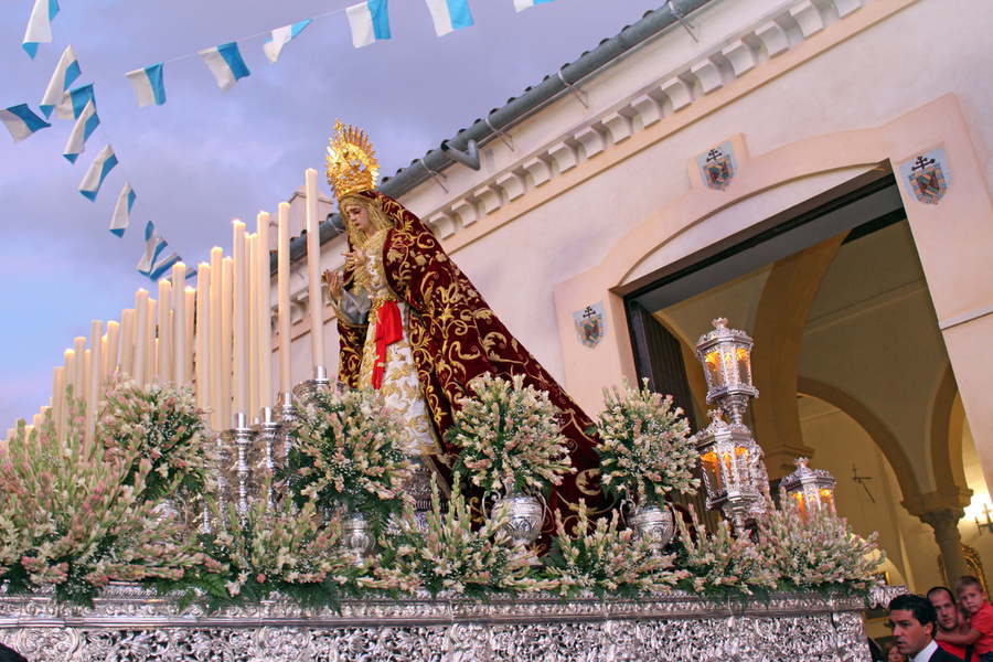La Rinconada glorifica a la patrona en su salida procesional
