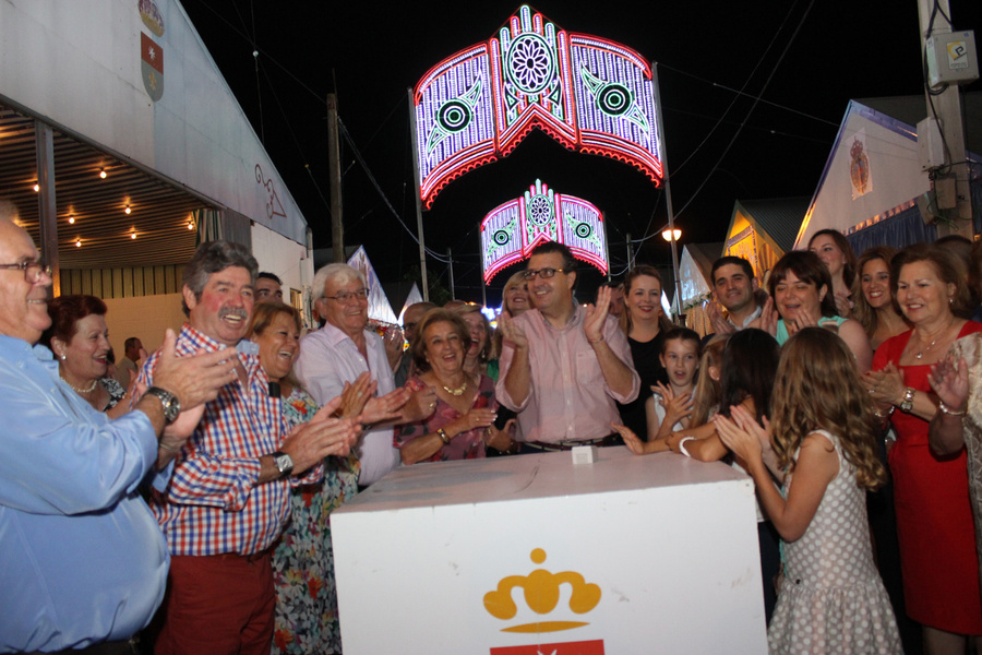 El encendido del alumbrado inicia la Feria de Julio