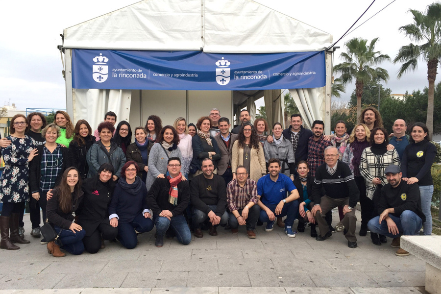 Miles de personas visitan la primera Feria del Stock de La Rinconada