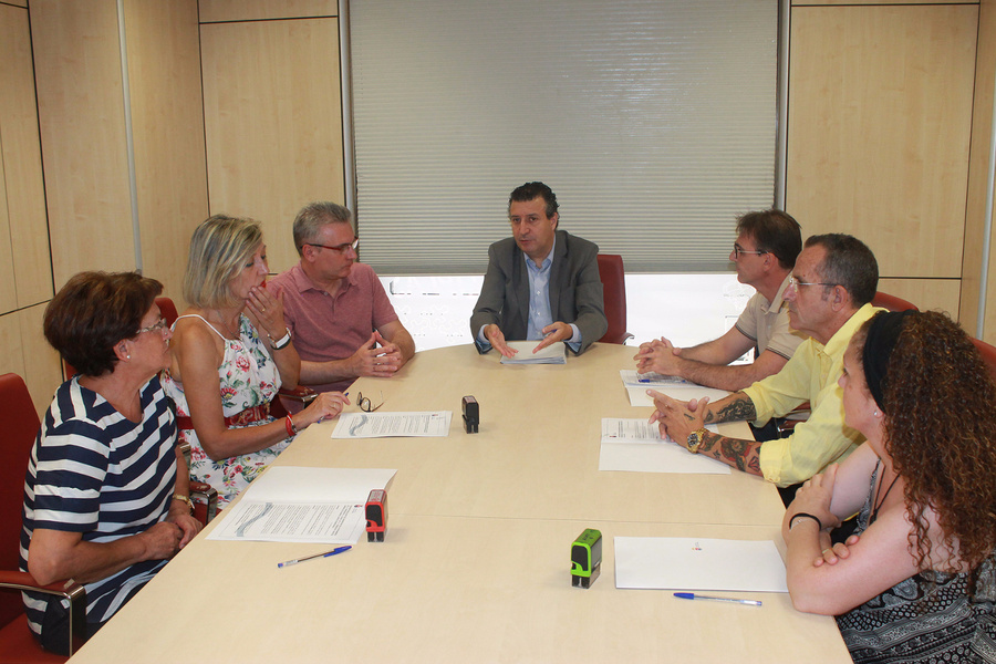El Ayuntamiento renueva su convenio  de colaboración con ACAT, AR San José  y las tres Cáritas Parro