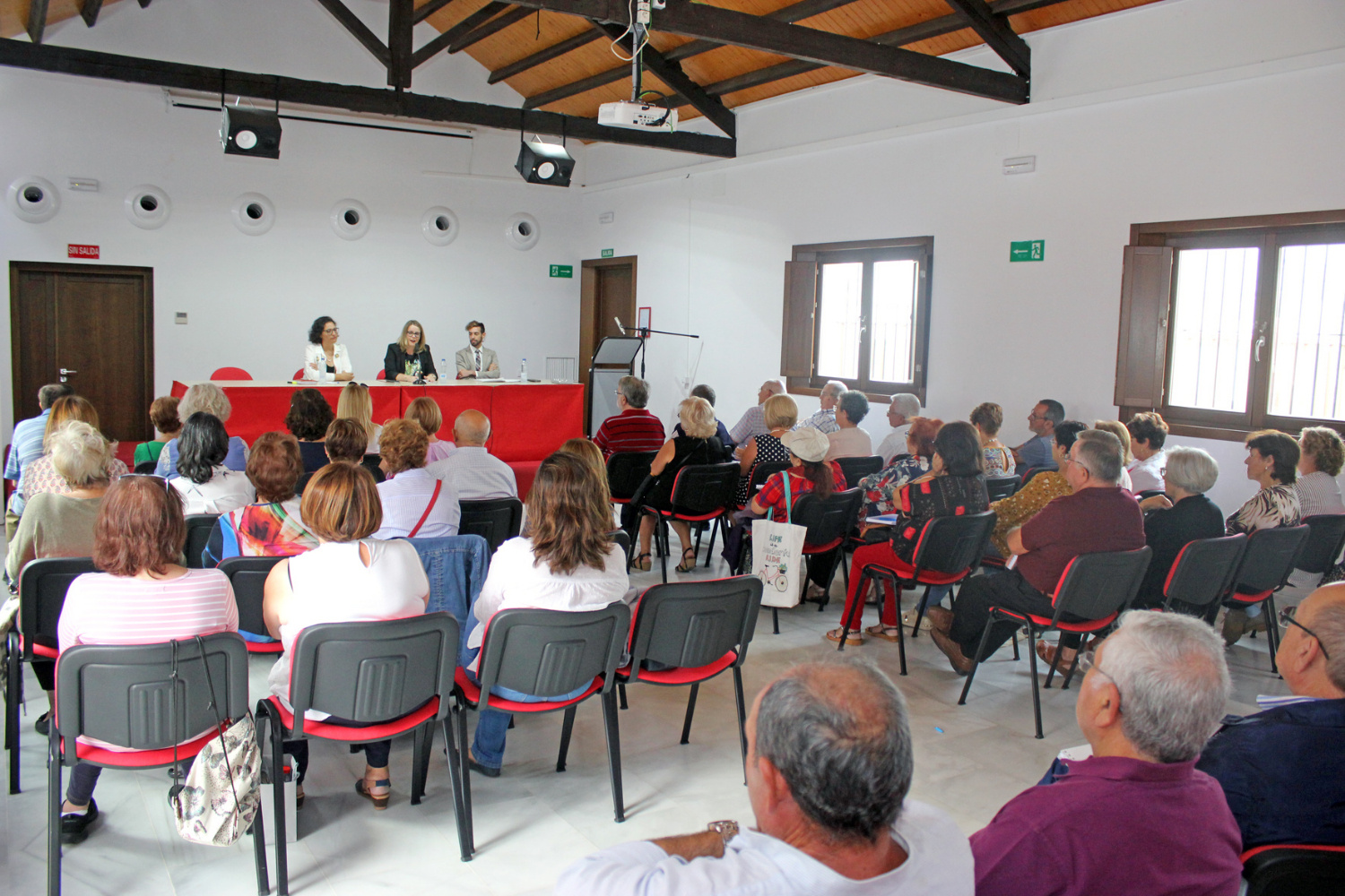 El alumnado del Aula de la Experiencia comienza el curso académico 2018 El alumnado del Aula de la Experiencia comienza el curso académico 2018