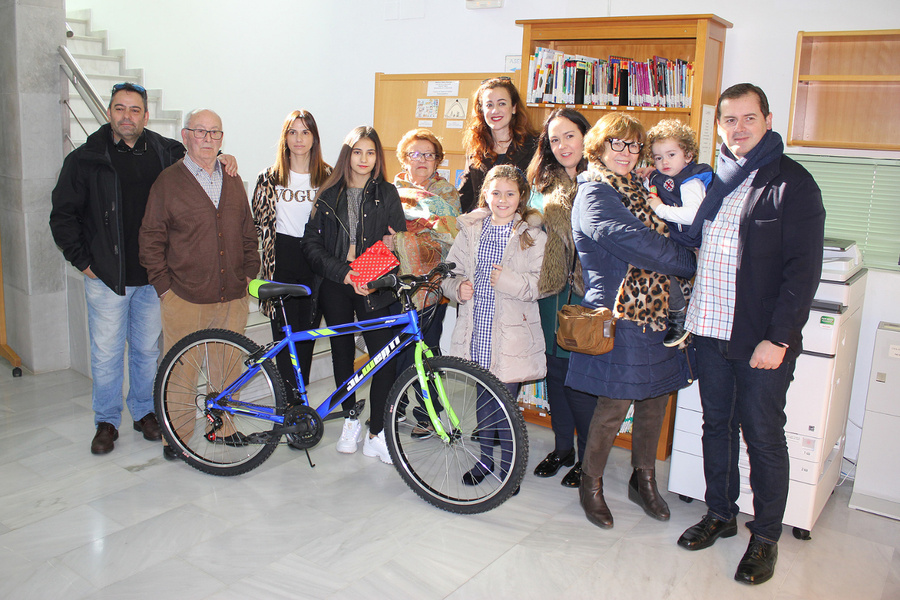 Claudia Torres y Rosa María Murga ganan el Concurso de Tarjetas de Navidad