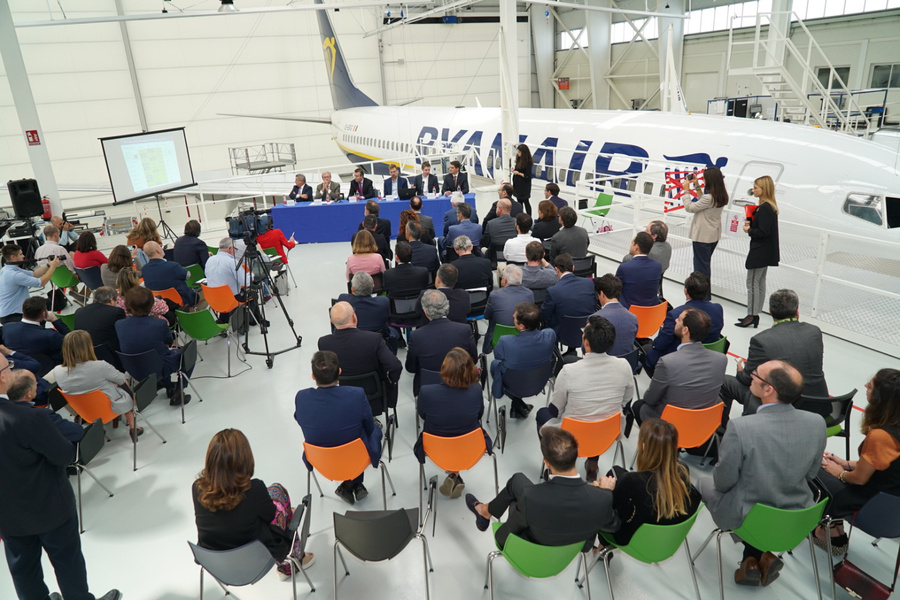 Ryanair inaugura su centro de mantenimiento de La Rinconada