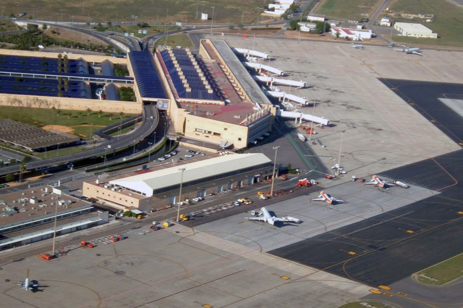 El Ayuntamiento inicia los trámites para nuevos desarrollos industriales en el aeropuerto