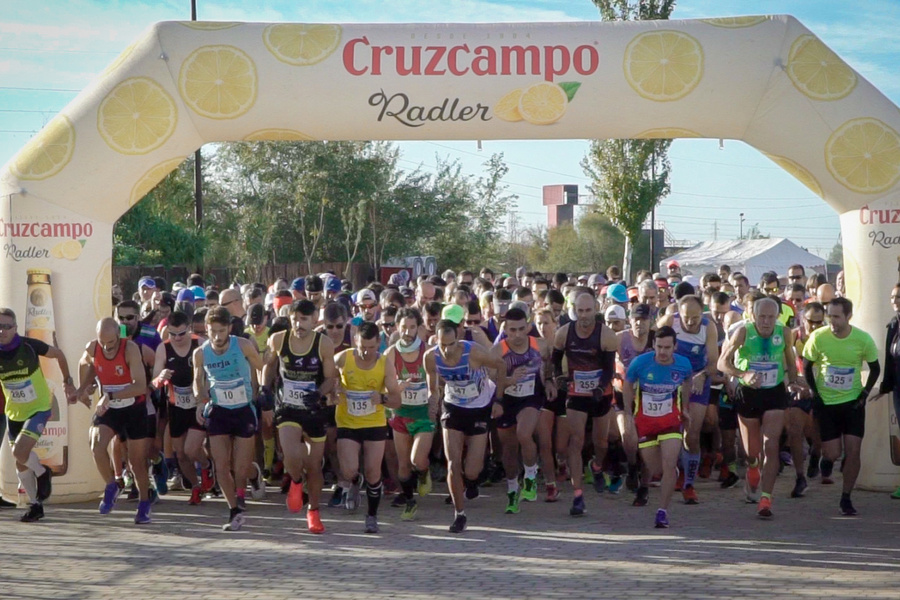 Rubén Álvarez y Mamen Ledesma, ganadores de la II Media Maratón de La Rinconada Vitaldent Entreparqu