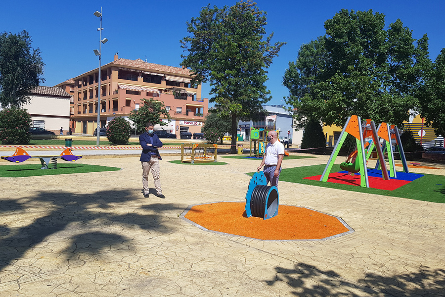 Una nueva zona de juegos infantiles en el parque Quintero, León y Quiroga