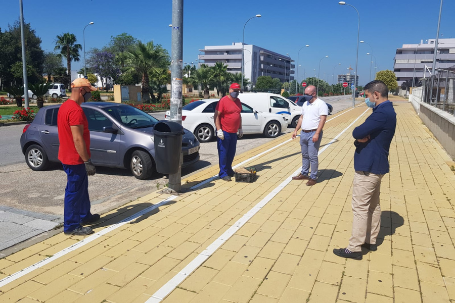 El Ayuntamiento amplía un cincuenta por ciento las papeleras en el municipio