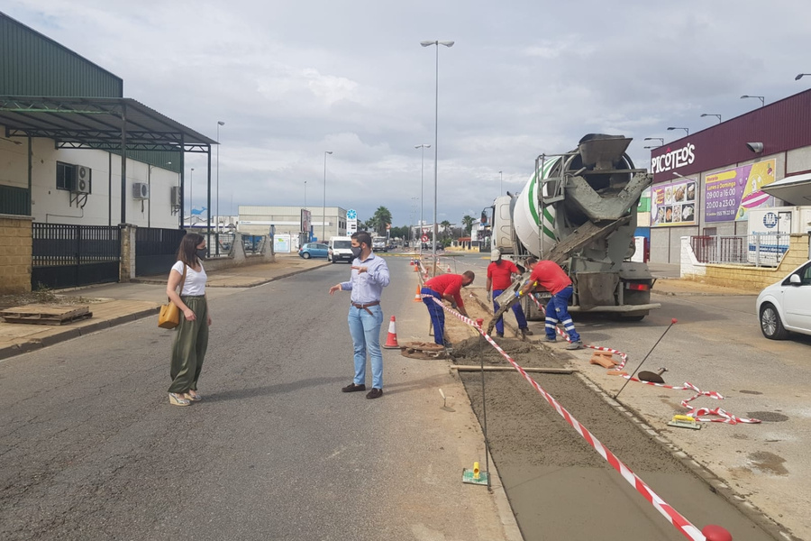 El Ayuntamiento actúa en 'El Cáñamo' para mejorar su estética y funcionalidad