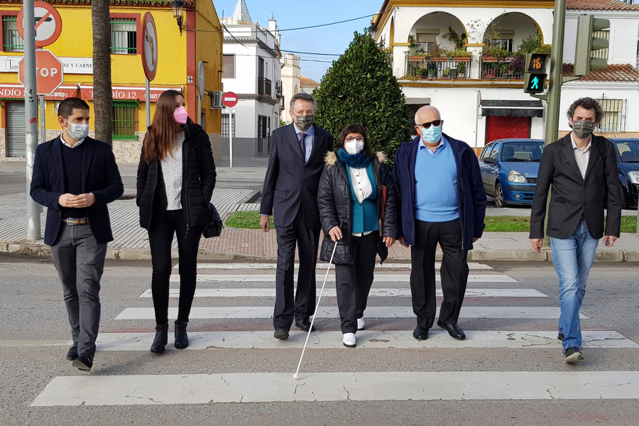 La Rinconada estrena 16 semáforos adaptados para personas ciegas