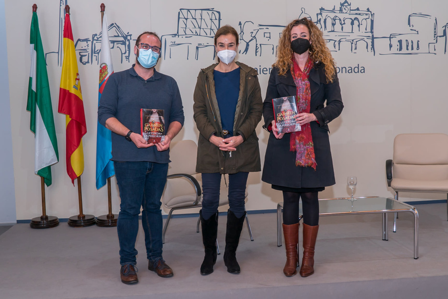 Carmen Posadas presenta ‘La Leyenda de la Peregrina’ ante los clubes de lectura de la localidad