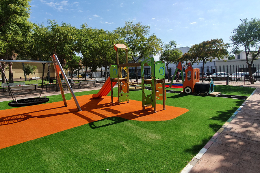 15 parques de la localidad renovarán el caucho del suelo de las zonas infantiles