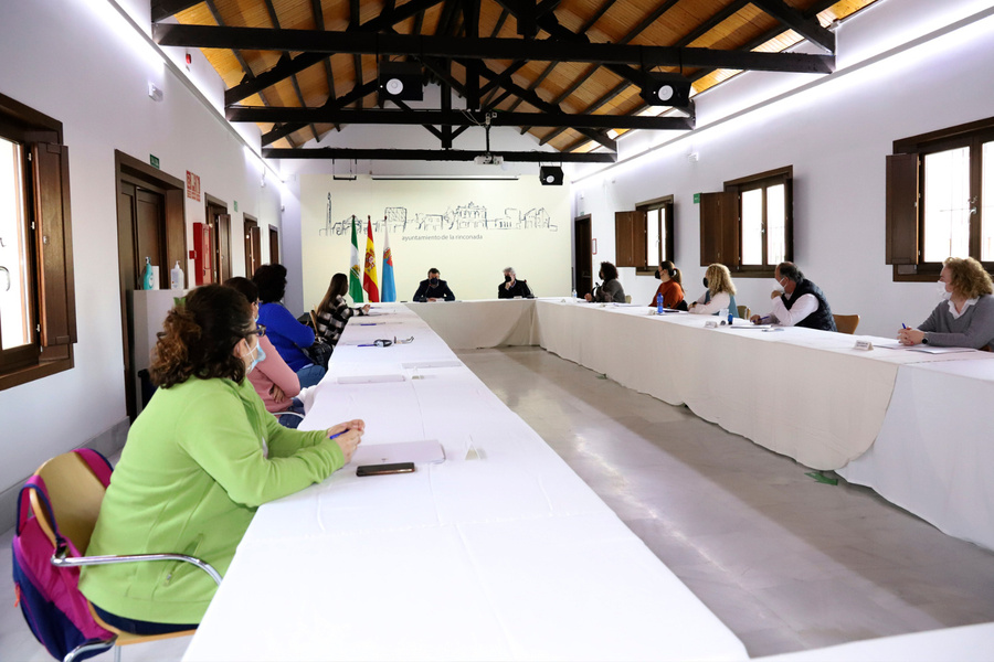 El Ayuntamiento entrega 33.000 euros en subvenciones a las AMPAS del municipio