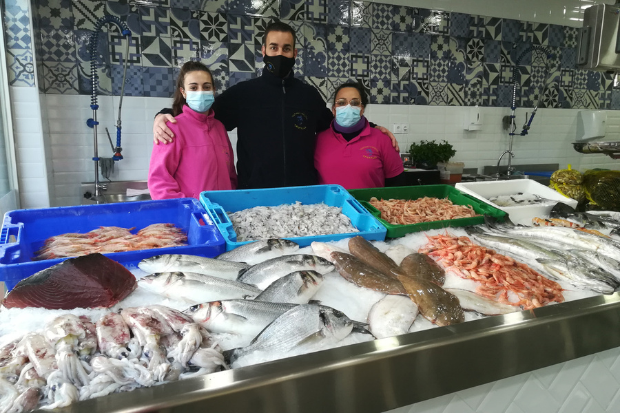 Pescadería Cascales abre sus puertas en la calle Jardín de las Delicias