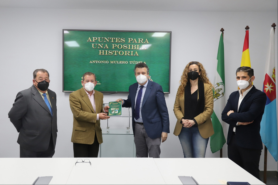 El Ayuntamiento edita un libro sobre el 50 Aniversario de la Hermandad de la Salud