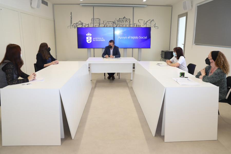 El Ayuntamiento renueva su compromiso con colectivos sociales