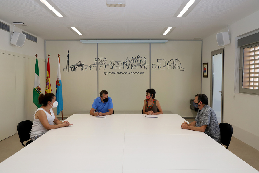 Ayuntamiento y el colectivo Toma Tomate La Vega firman un convenio de colaboración
