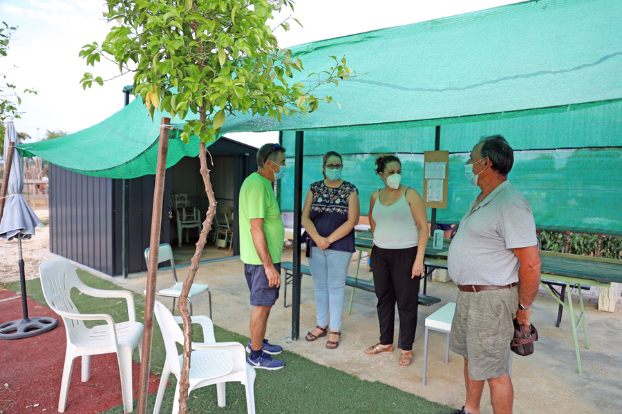 Participación Ciudadana entrega una subvención a los huertos de mayores de San José