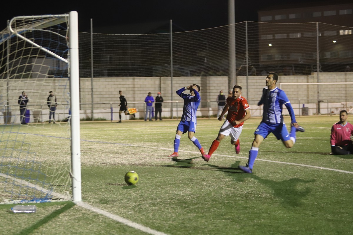 Javi Carrillo marca en la jugada tonta de la temporada