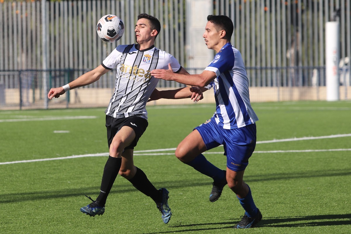 Abel Pando no acertó ante la meta de Álvaro en dos claras ocasiones