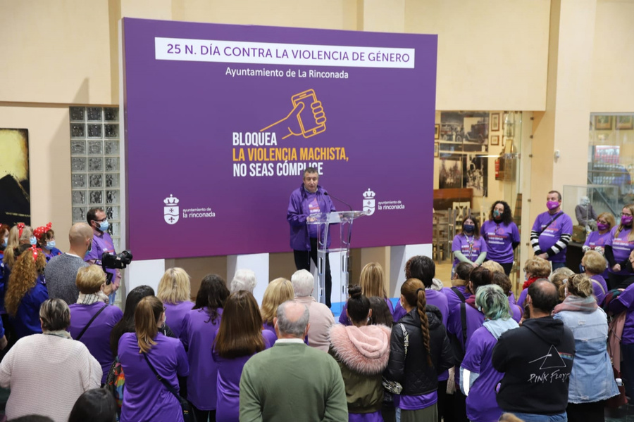 La Rinconada levanta la voz para reivindicar el fin de la violencia hacia la mujer