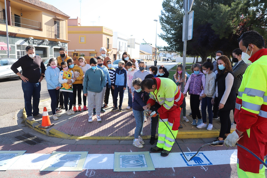Más de 50 pasos de peatones incorporan pictogramas para facilitar la accesibilidad cognitiva