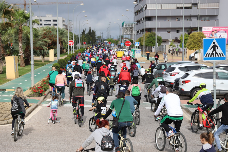 Más de 2.000 personas participan en el XXXVII Día de la Bicicleta