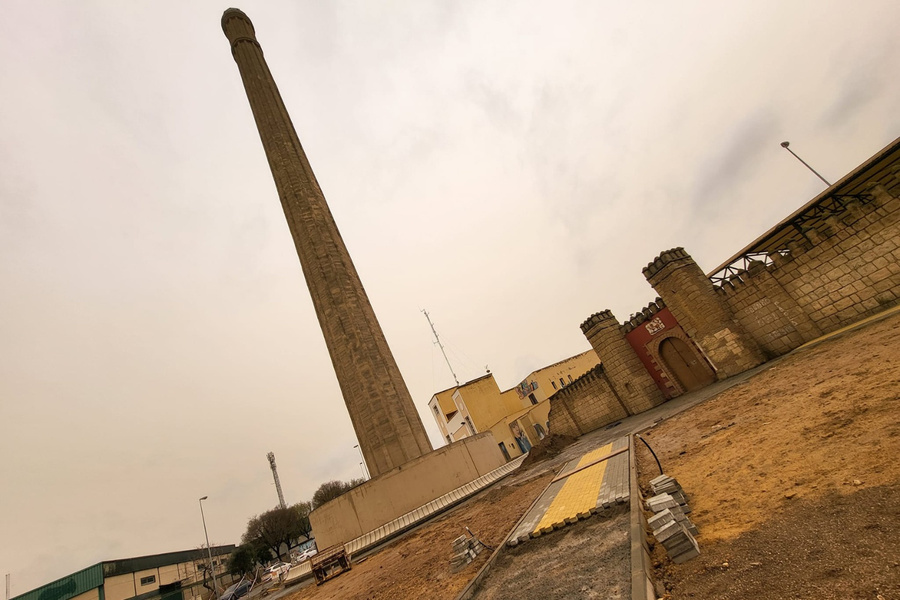 El entorno de la Torre del Cáñamo ultima las labores de urbanización y comienza los trabajos de jard