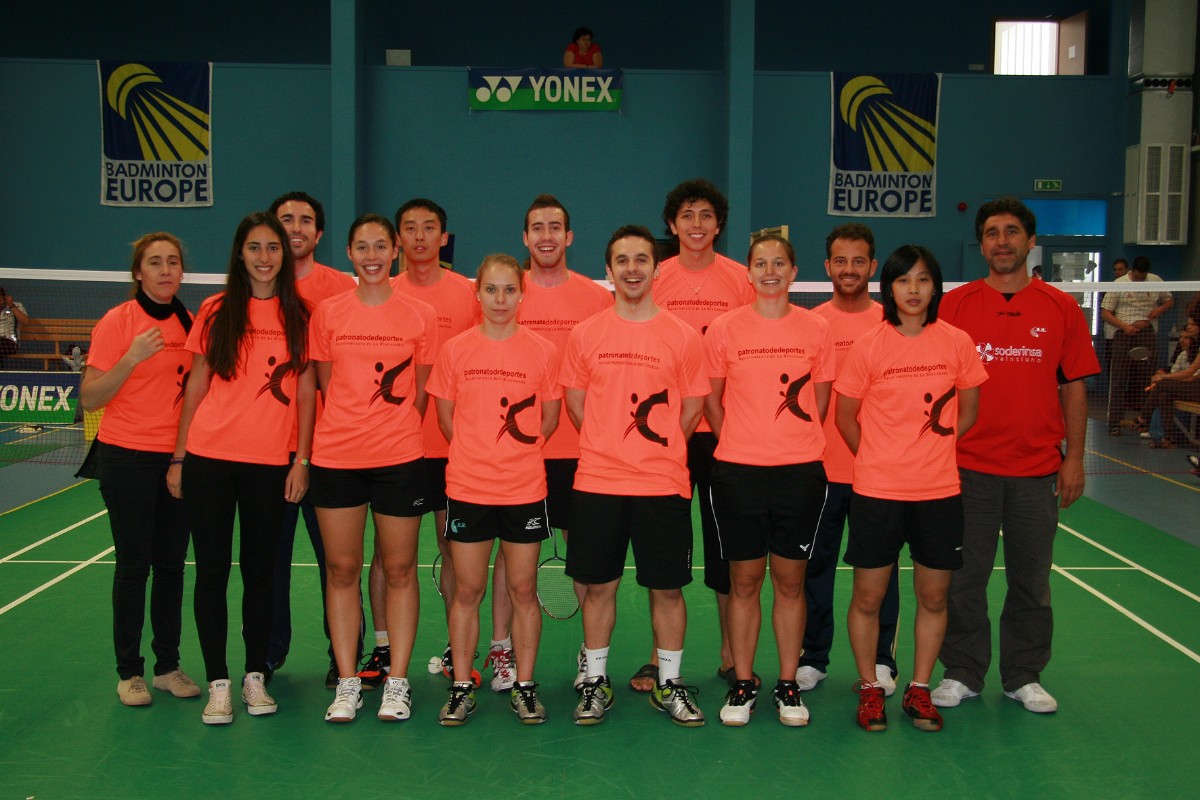 Equipo del Bádminton Rinconada, en su última participación en la Copa de Europa en 2012, en Pécs (Hungría)