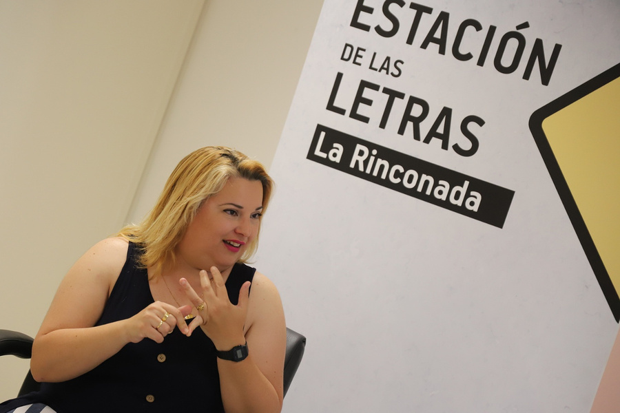 “A mí lo que me gusta es escribir sobre sentimientos, envueltos en una trama y contextos determinado