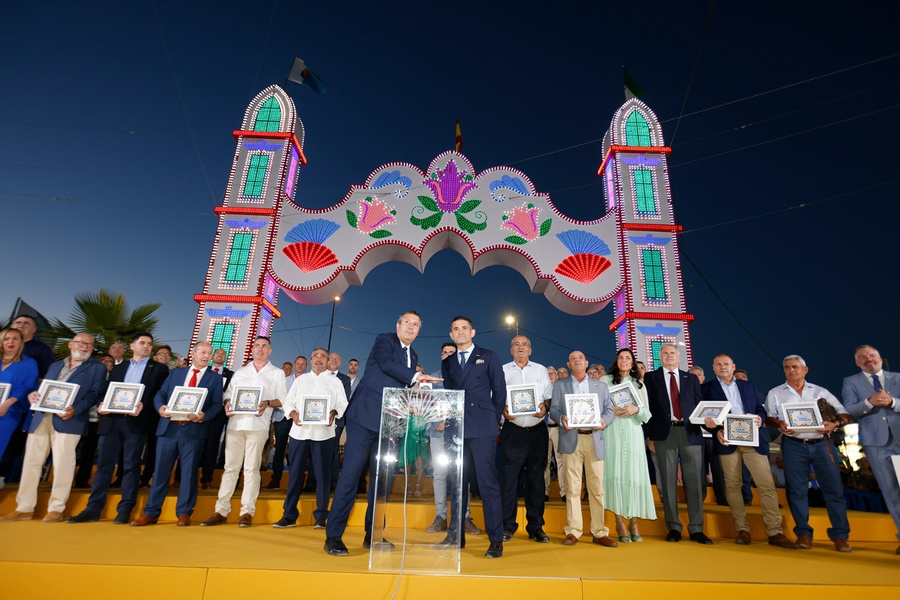 La Rinconada se funde en ‘El Abrazo’ para estrenar su nueva Feria