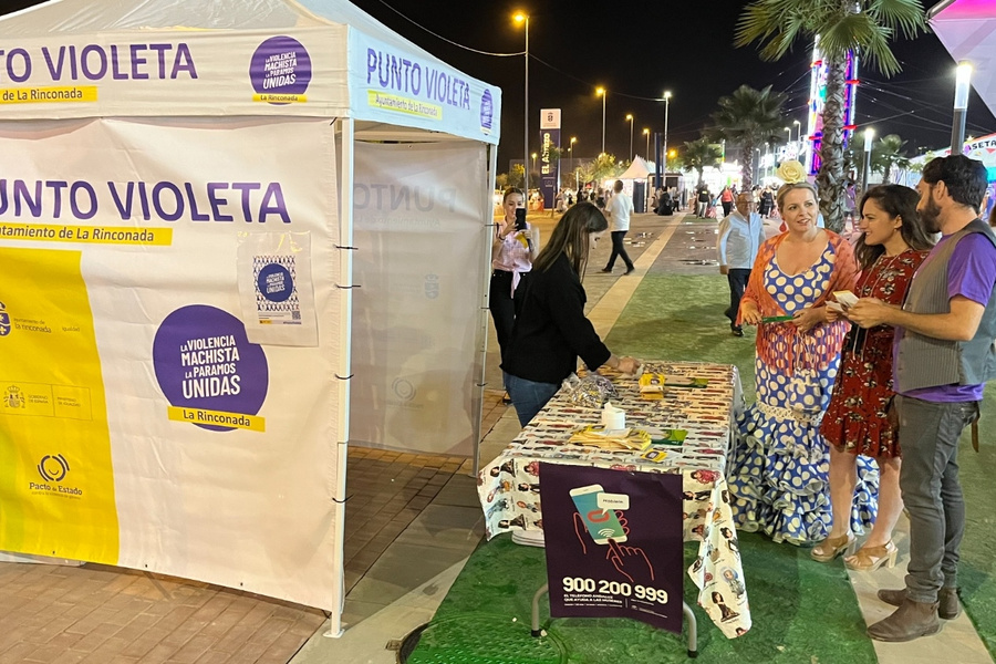 Casi un millar de personas pasan en la Feria por el ‘Punto Violeta’