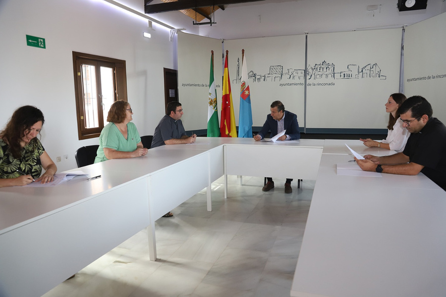 El Ayuntamiento renueva su compromiso de colaboración con las tres Cáritas Parroquiales
