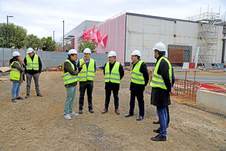 Javier Fernández visita la ampliación de ‘Sevilla Fashion Outlets’, que finaliza en el último trimestre del año