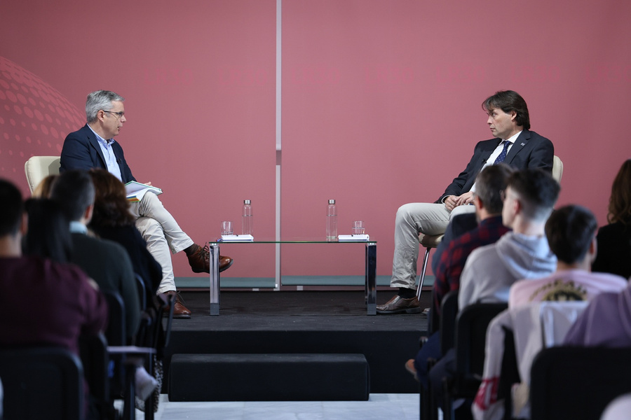 Rector de la Universidad Pablo de Olavide: “Las universidades debemos dejar de ser torres de marfil para convertirnos en instituciones de cristal”