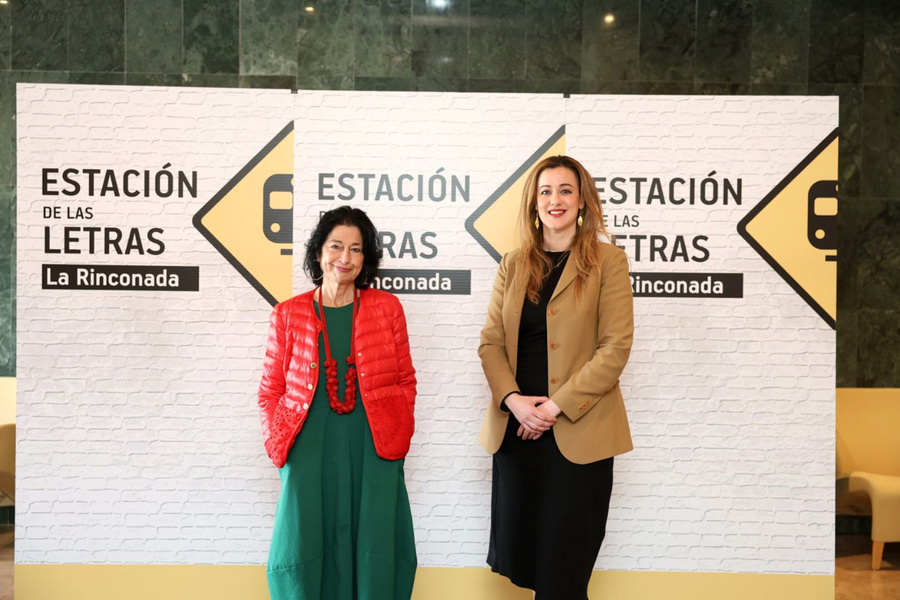 Mercedes de Pablos: “Los buenos libros son trenes a los que nos subimos para emprender un viaje del que nunca volvemos siendo los mismos”