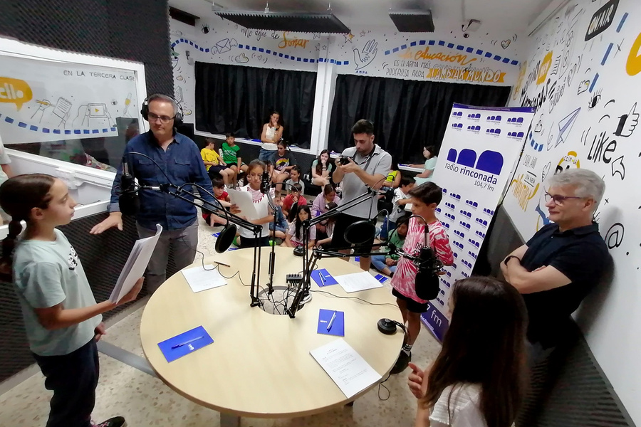 Estudiantes de La Paz participan en el proyecto educativo de ficción radiofónica 'Los cohetes tienen forma de flauta'