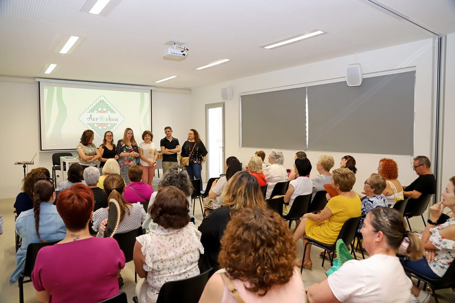 Nace Acrochea, la Asociación de Crocheteras de La Rinconada