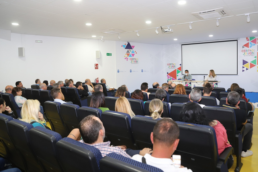 Los presidentes de las casetas conocen las novedades de la Feria del Abrazo