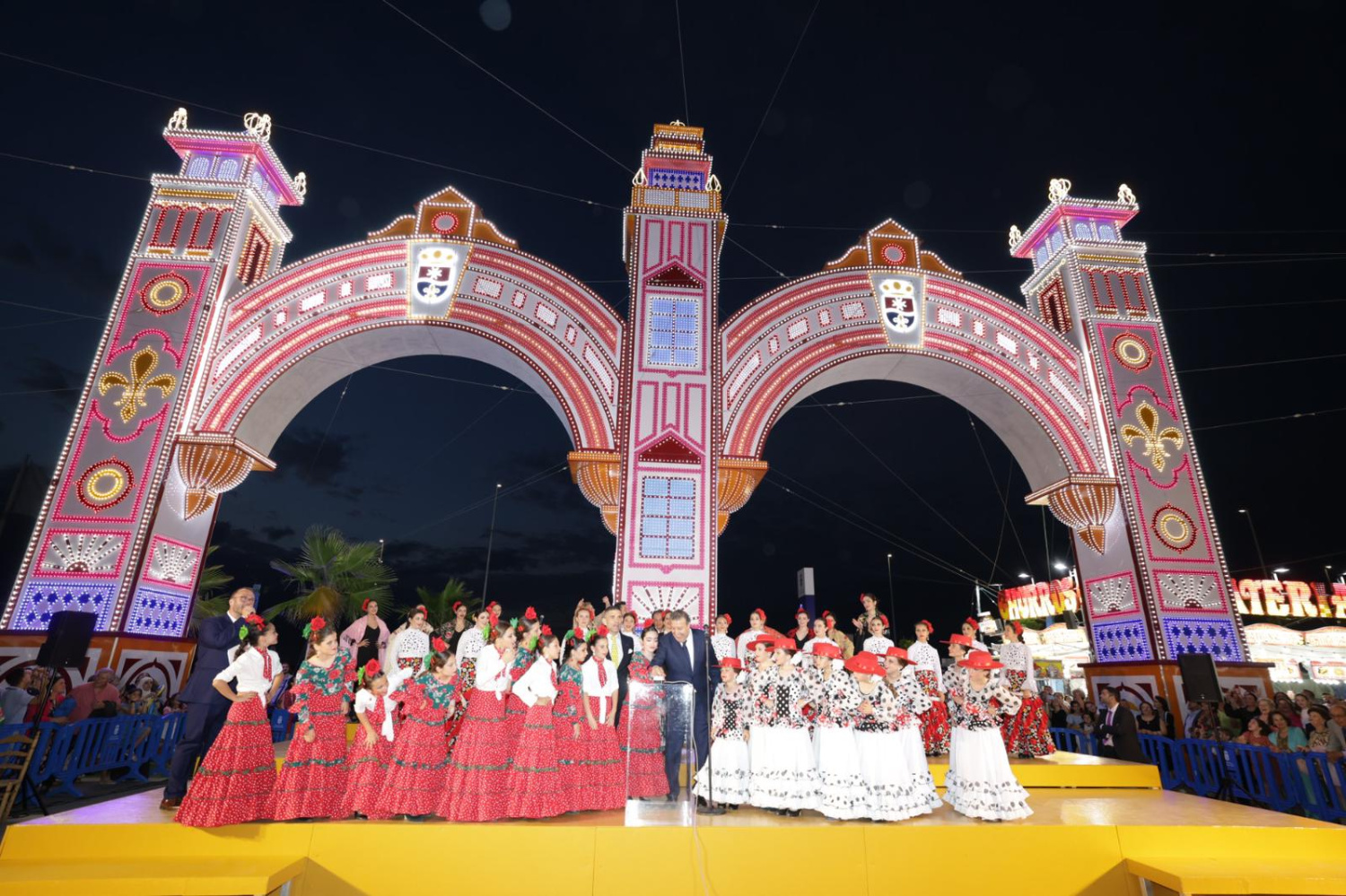 El encendido del Alumbrado inaugura la Feria del Abrazo