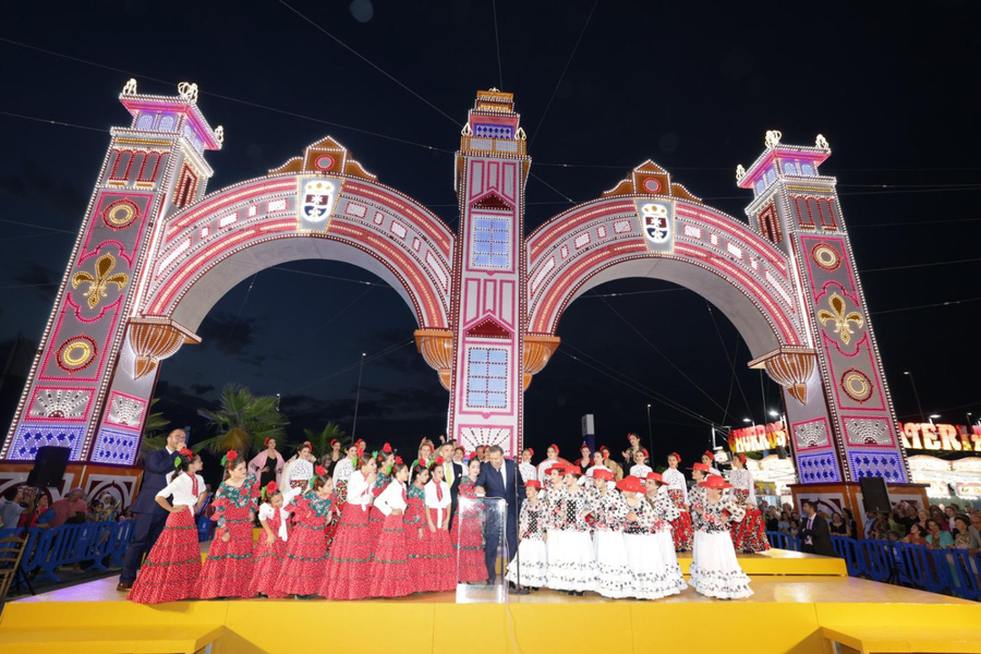 El encendido del Alumbrado inaugura la Feria del Abrazo