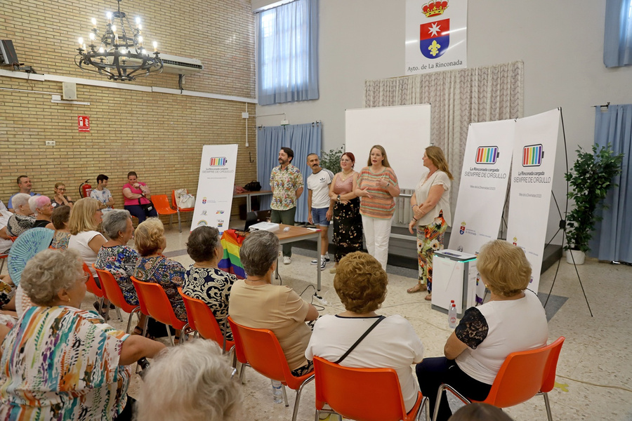 El doctor en Historia del Arte, Juan Ramón Barbacho, imparte una charla sobre representaciones LGTBI en el arte contemporáneo