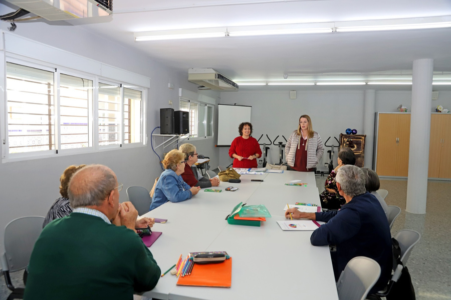 40 usuarios y usuarias de los Centros de Participación Activa participan en talleres para activar la memoria