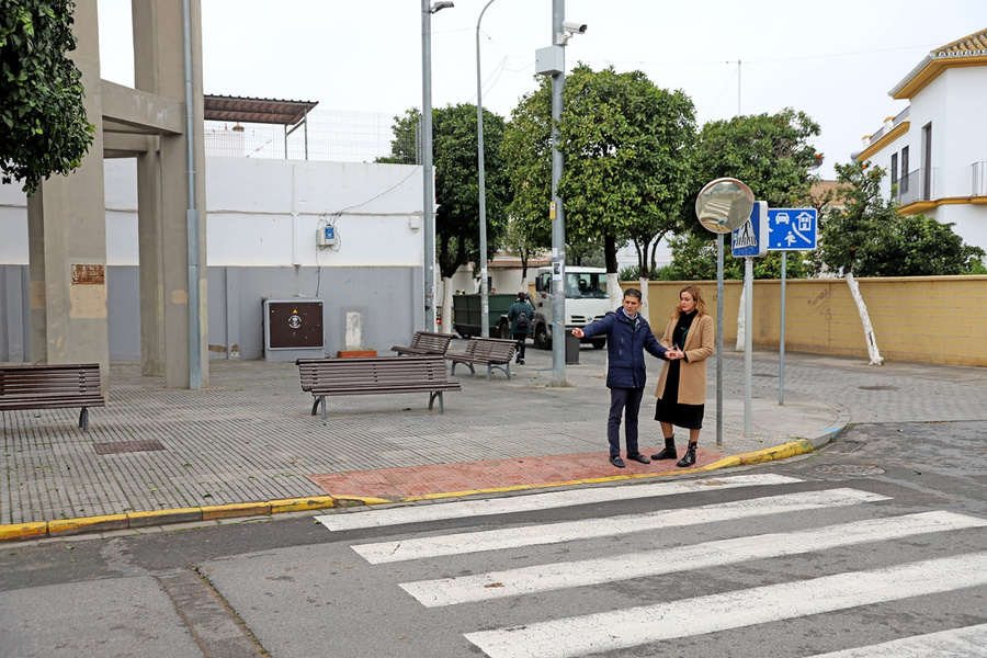El Ayuntamiento pone en marcha en zonas especialmente transitadas pasos de peatones inteligentes