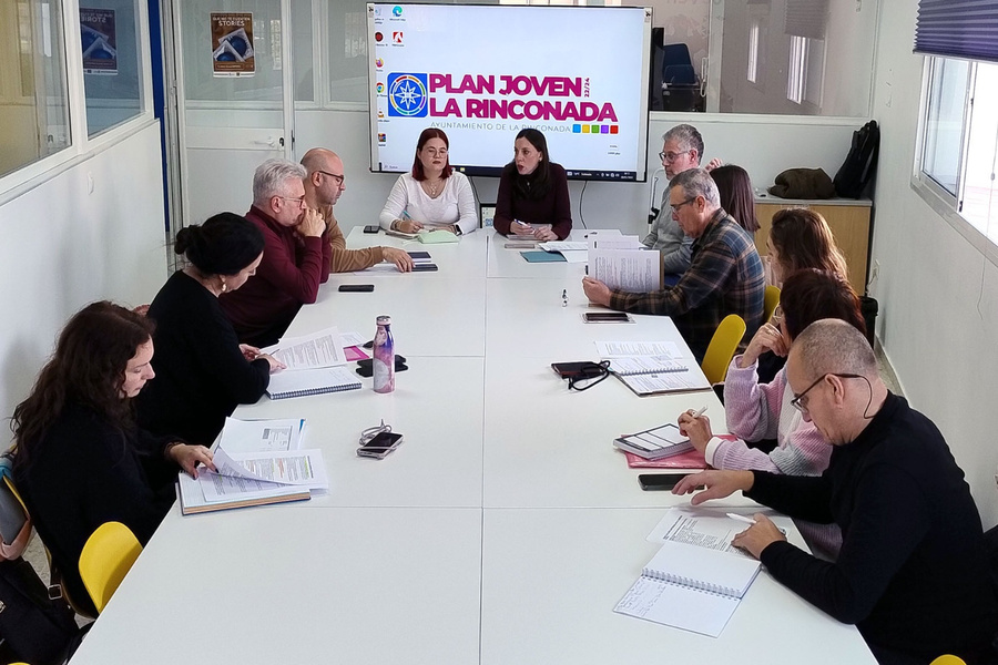 Juventud realiza una reunión  de seguimiento del Plan Joven  y del Plan de Infancia y Adolescencia