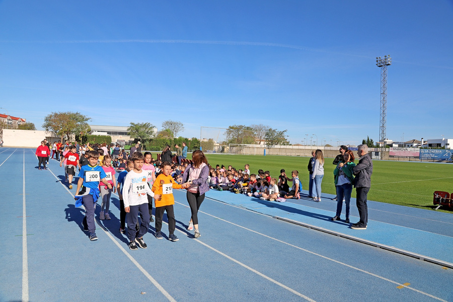 Alrededor de 600 escolares corren por el Día Mundial de la Salud