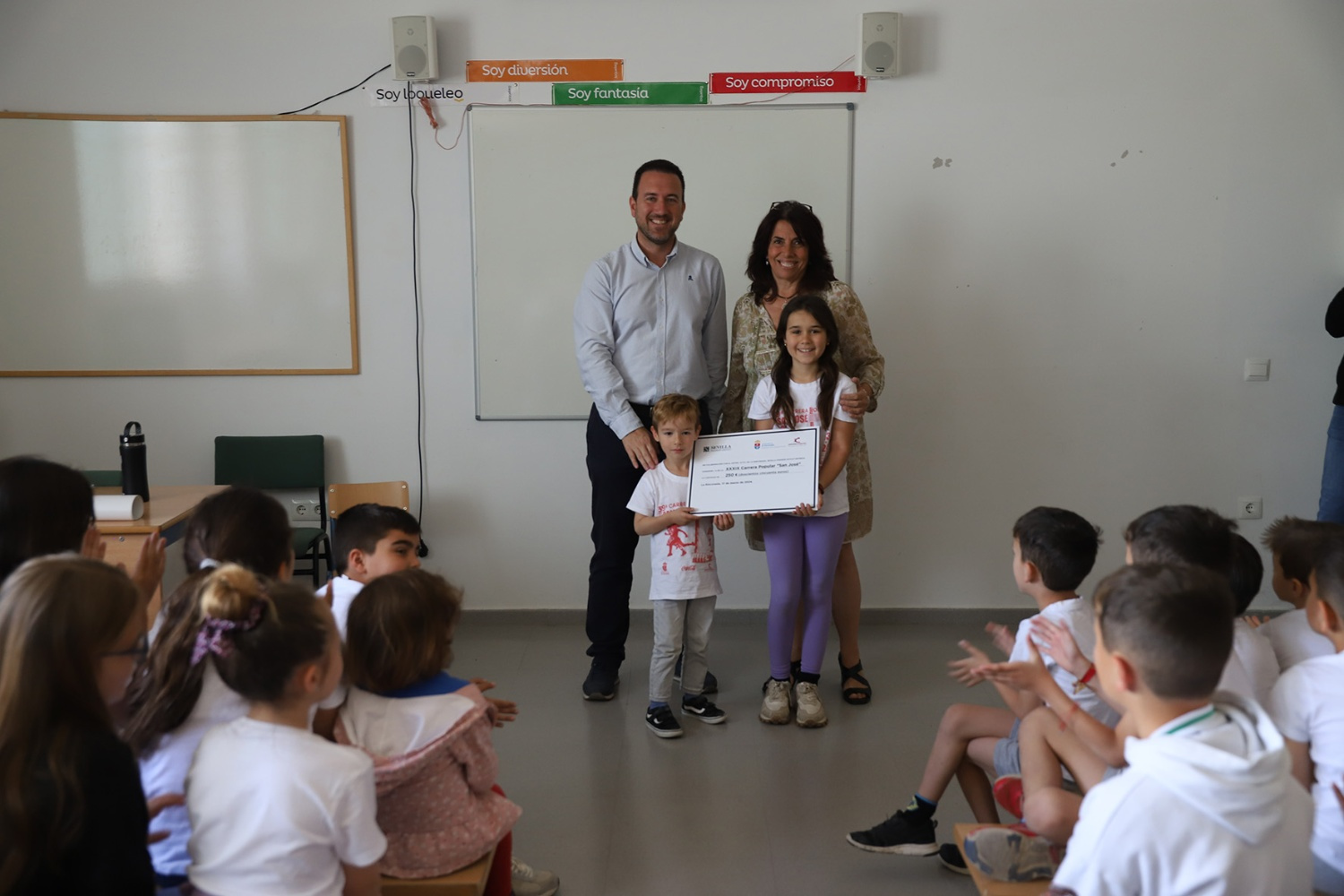 Reconocimiento al Blanca de Los Ríos por su alta participación en la Carrera Popular