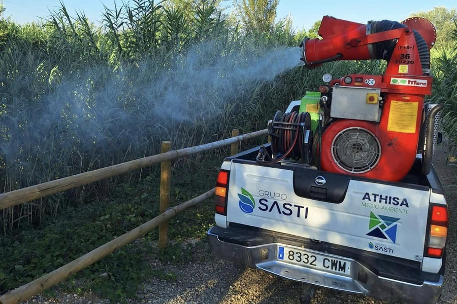 El Ayuntamiento incrementa por el calor los tratamientos de fumigación en el municipio