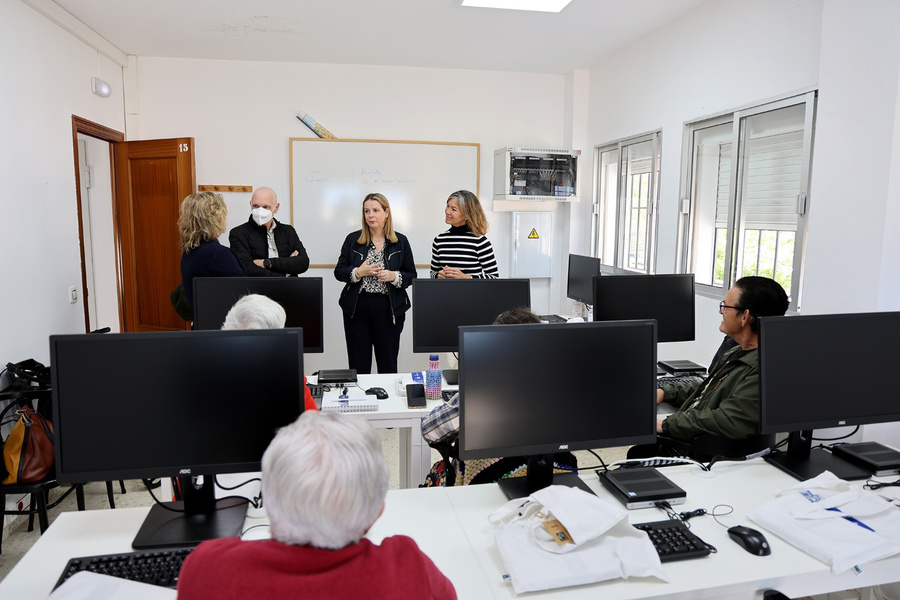 El área de Mayores pone en marcha un taller de alfabetización digital