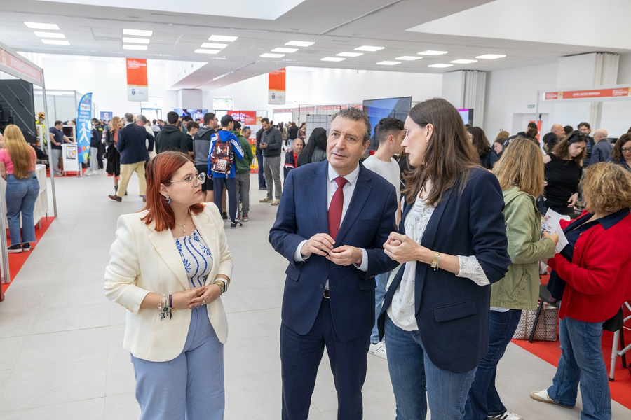 Más de 1.200 personas pasan por el IV Salón de la Formación de La Rinconada