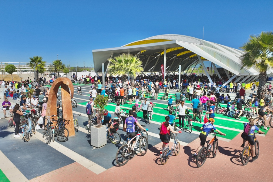 Más de 2.000 personas disfrutan del Día de la Bicicleta